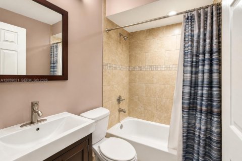 Villa ou maison à vendre à Miami, Floride: 5 chambres, 176.79 m2 № 2349010 - photo 21