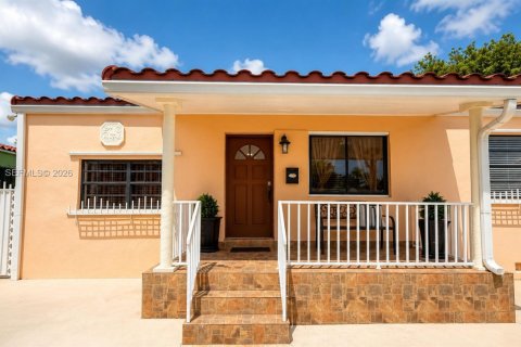 Villa ou maison à vendre à Miami, Floride: 5 chambres, 176.79 m2 № 2349010 - photo 3