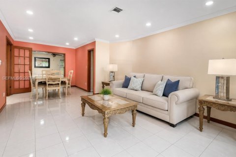 Villa ou maison à vendre à Miami, Floride: 5 chambres, 176.79 m2 № 2349010 - photo 12