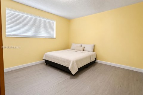 Villa ou maison à vendre à Miami, Floride: 5 chambres, 176.79 m2 № 2349010 - photo 30