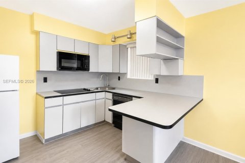Villa ou maison à vendre à Miami, Floride: 5 chambres, 176.79 m2 № 2349010 - photo 27