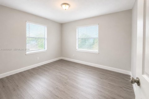 Villa ou maison à vendre à Miami, Floride: 5 chambres, 176.79 m2 № 2349010 - photo 6