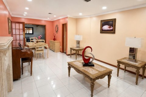 Villa ou maison à vendre à Miami, Floride: 5 chambres, 176.79 m2 № 2349010 - photo 18