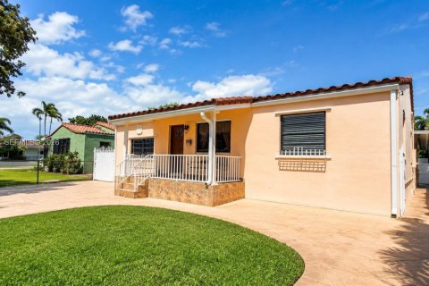 Villa ou maison à Miami, Floride 5 chambres, 176.79 m2 № 2349010