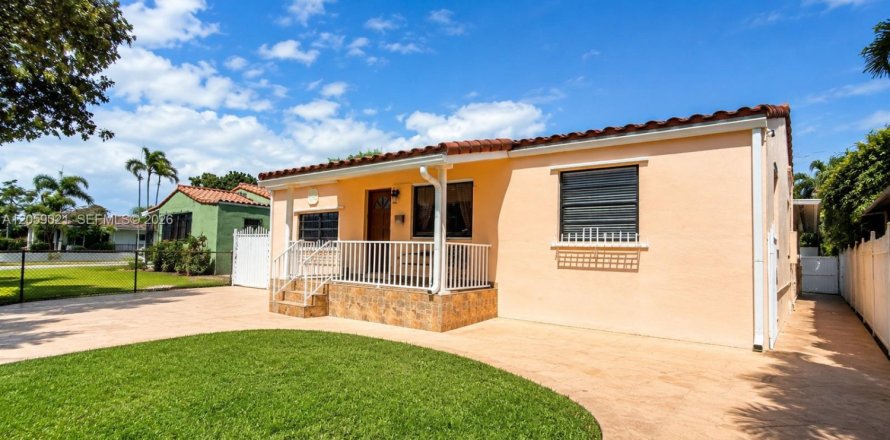 Villa ou maison à Miami, Floride 5 chambres, 176.79 m2 № 2349010