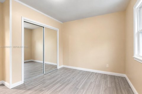Villa ou maison à vendre à Miami, Floride: 5 chambres, 176.79 m2 № 2349010 - photo 5