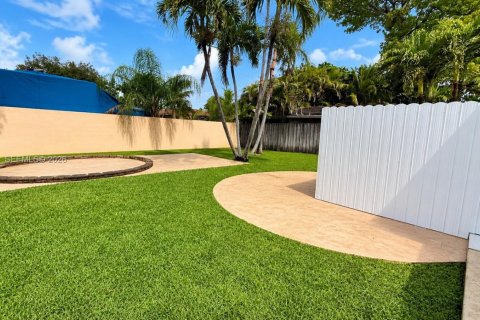 Villa ou maison à vendre à Miami, Floride: 5 chambres, 176.79 m2 № 2349010 - photo 23