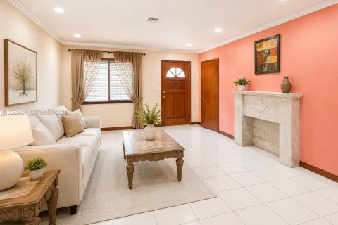 Villa ou maison à vendre à Miami, Floride: 5 chambres, 176.79 m2 № 2349010 - photo 15