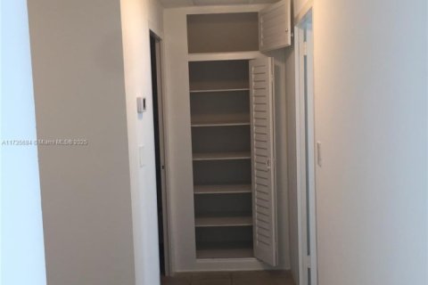Copropriété à vendre à Miami, Floride: 1 chambre, 73.11 m2 № 1940755 - photo 12