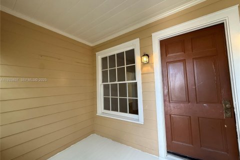 Снять в аренду виллу или дом в Уэст-Палм-Бич, Флорида 3 спальни, 110.74м2, № 1992295 - фото 8