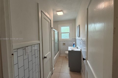 Снять в аренду виллу или дом в Уэст-Палм-Бич, Флорида 3 спальни, 110.74м2, № 1992295 - фото 18