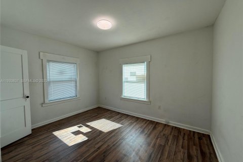 Снять в аренду виллу или дом в Уэст-Палм-Бич, Флорида 3 спальни, 110.74м2, № 1992295 - фото 16