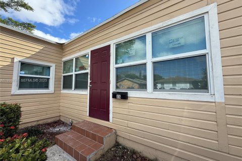 Снять в аренду виллу или дом в Уэст-Палм-Бич, Флорида 3 спальни, 110.74м2, № 1992295 - фото 4