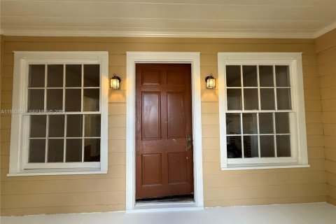 Снять в аренду виллу или дом в Уэст-Палм-Бич, Флорида 3 спальни, 110.74м2, № 1992295 - фото 7