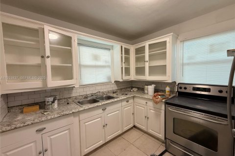 Снять в аренду виллу или дом в Уэст-Палм-Бич, Флорида 3 спальни, 110.74м2, № 1992295 - фото 20