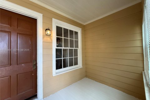 Снять в аренду виллу или дом в Уэст-Палм-Бич, Флорида 3 спальни, 110.74м2, № 1992295 - фото 9