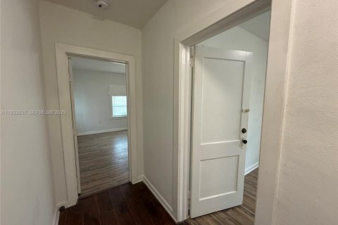 Снять в аренду виллу или дом в Уэст-Палм-Бич, Флорида 3 спальни, 110.74м2, № 1992295 - фото 12