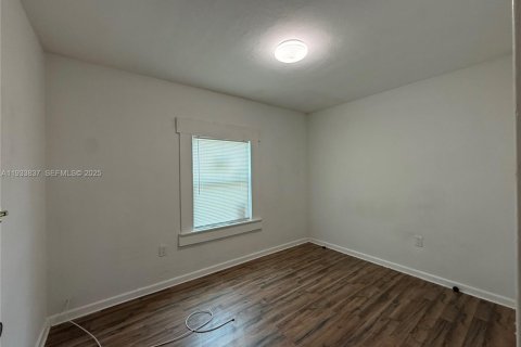 Снять в аренду виллу или дом в Уэст-Палм-Бич, Флорида 3 спальни, 110.74м2, № 1992295 - фото 15