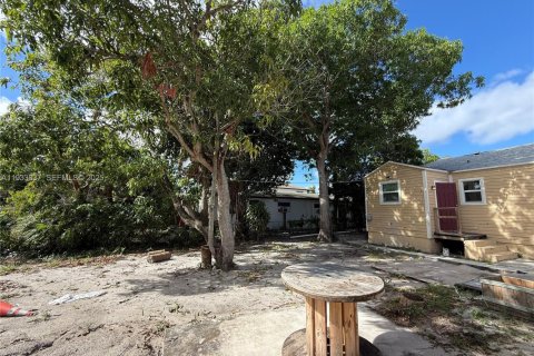 Снять в аренду виллу или дом в Уэст-Палм-Бич, Флорида 3 спальни, 110.74м2, № 1992295 - фото 23