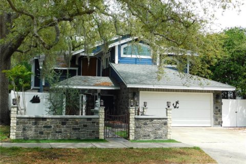 House in Safety Harbor, Florida 3 bedrooms, 175.59 sq.m. № 2098570