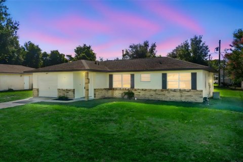 House in Deltona, Florida 3 bedrooms, 101.08 sq.m. № 1884339 - photo 1