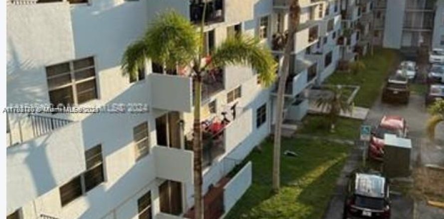 Condo in Miami, Florida, 3 bedrooms  № 1738403