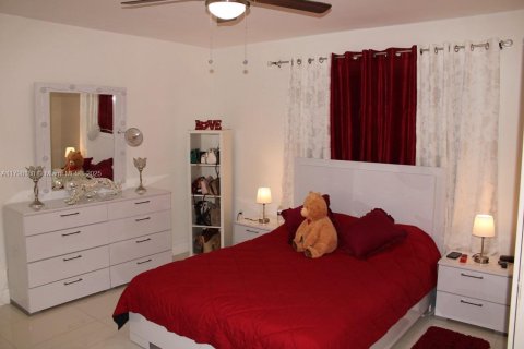 Condo in Miami, Florida, 3 bedrooms  № 1738403 - photo 13