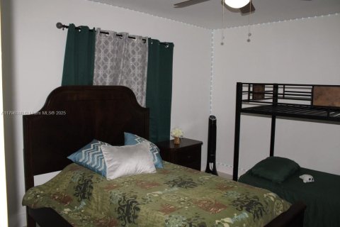 Condo in Miami, Florida, 3 bedrooms  № 1738403 - photo 15