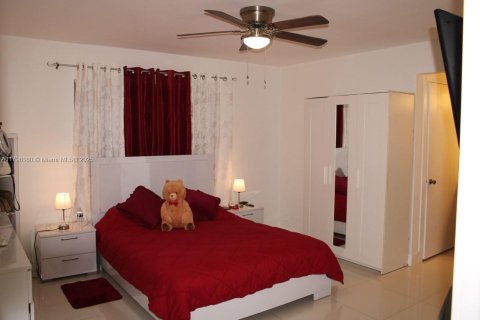 Condo in Miami, Florida, 3 bedrooms  № 1738403 - photo 14
