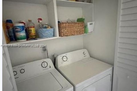 Condo in Miami, Florida, 3 bedrooms  № 1738403 - photo 8