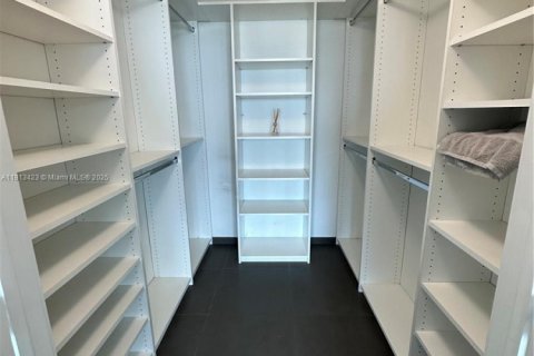 Condo in Miami, Florida, 1 bedroom  № 1969429 - photo 4