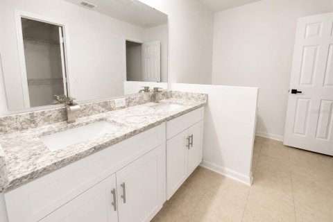 House in Sanford, Florida 4 bedrooms, 187.76 sq.m. № 2235977 - photo 8