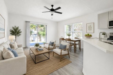 House in Sanford, Florida 4 bedrooms, 187.76 sq.m. № 2235977 - photo 3
