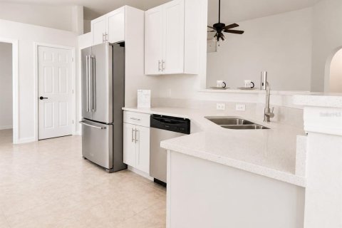 House in Sanford, Florida 4 bedrooms, 187.76 sq.m. № 2235977 - photo 5