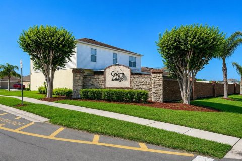 House in Sanford, Florida 4 bedrooms, 187.76 sq.m. № 2235977 - photo 13