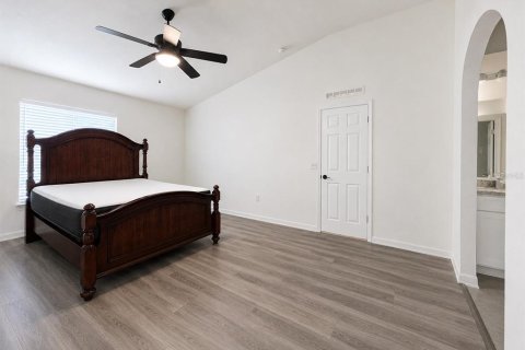 House in Sanford, Florida 4 bedrooms, 187.76 sq.m. № 2235977 - photo 6