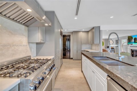 Villa ou maison à louer à Hollywood, Floride: 4 chambres, 180.6 m2 № 2027595 - photo 11