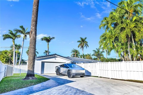 Villa ou maison à louer à Hollywood, Floride: 4 chambres, 180.6 m2 № 2027595 - photo 4