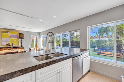 Villa ou maison à louer à Hollywood, Floride: 4 chambres, 180.6 m2 № 2027595 - photo 28