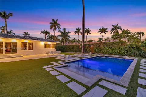 Villa ou maison à louer à Hollywood, Floride: 4 chambres, 180.6 m2 № 2027595 - photo 5