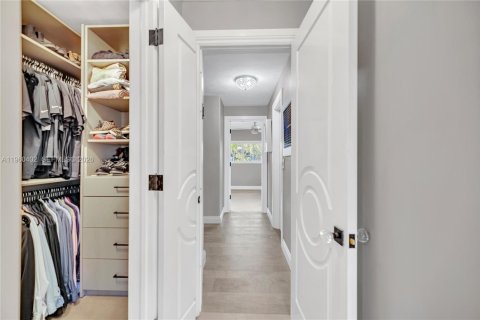 Villa ou maison à louer à Hollywood, Floride: 4 chambres, 180.6 m2 № 2027595 - photo 25