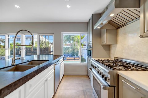 Villa ou maison à louer à Hollywood, Floride: 4 chambres, 180.6 m2 № 2027595 - photo 30