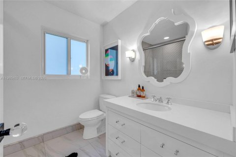 Villa ou maison à louer à Hollywood, Floride: 4 chambres, 180.6 m2 № 2027595 - photo 21