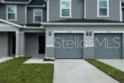 Townhouse in Davenport, Florida 3 bedrooms, 190.82 sq.m. № 1796880 - photo 1