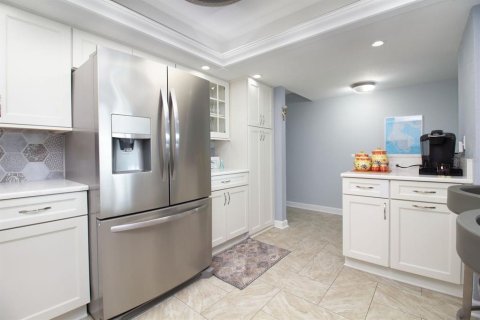 Condo in Redington Shores, Florida, 2 bedrooms  № 2114723 - photo 8