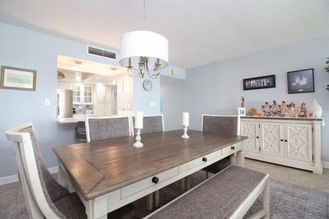 Condo in Redington Shores, Florida, 2 bedrooms  № 2114723 - photo 5