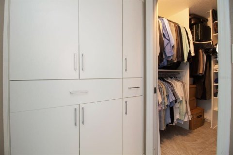 Condo in Redington Shores, Florida, 2 bedrooms  № 2114723 - photo 14