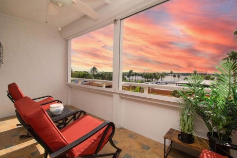 Condo in Redington Shores, Florida, 2 bedrooms  № 2114723 - photo 20