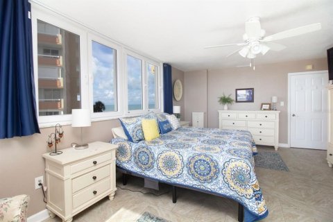 Condo in Redington Shores, Florida, 2 bedrooms  № 2114723 - photo 12