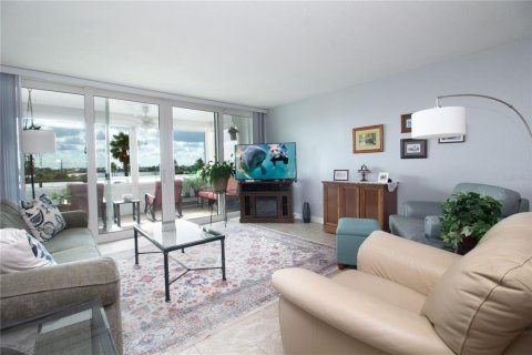 Condo in Redington Shores, Florida, 2 bedrooms  № 2114723 - photo 2